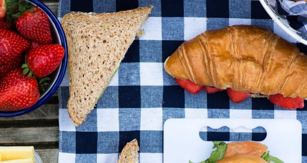 Organizzare-un-pic-nic-estivo-con-i-frutti-di-bosco