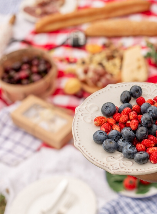 Organizzare-un-pic-nic-estivo-con-i-frutti-di-bosco