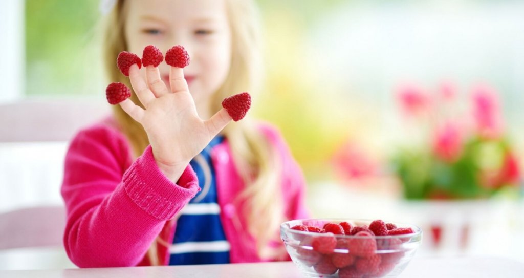 Bambini-frutti-di-bosco-Sant'Orsola