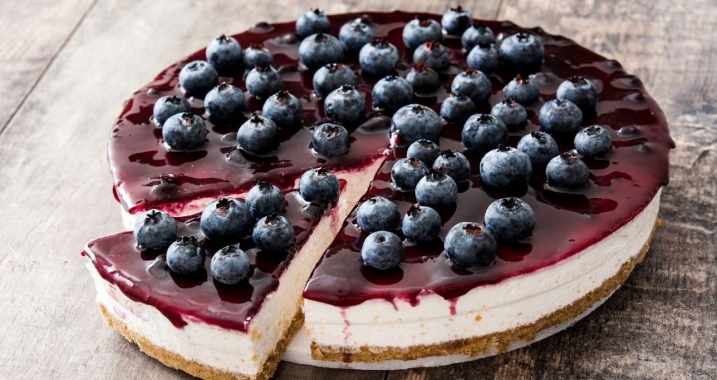 Ricette-con-i-mirtilli-cheescake-alla-crema-di-mirtilli-una-variante-perfetta-della-cheescake-ai-frutti-di-bosco