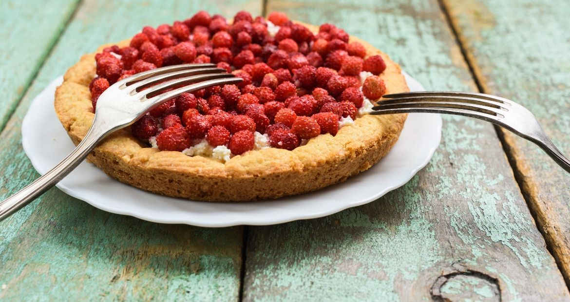 Ricette-con-le-fragoline_Crostata-alle-fragoline-e-crema-chantilly