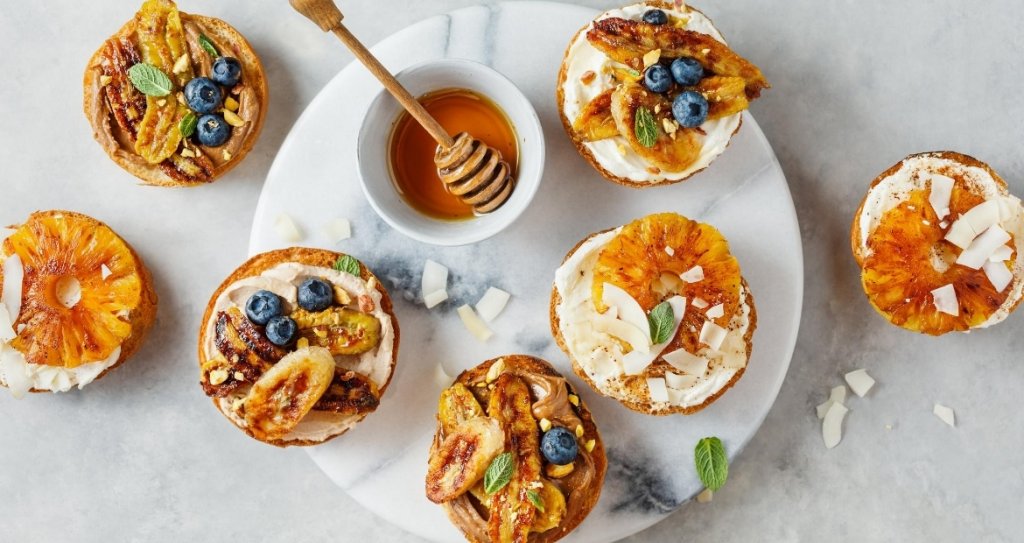 Sweet-toast-mirtilli-cream-cheese-banana-noci-ricette-frutti-di-bosco-Sant'Orsola
