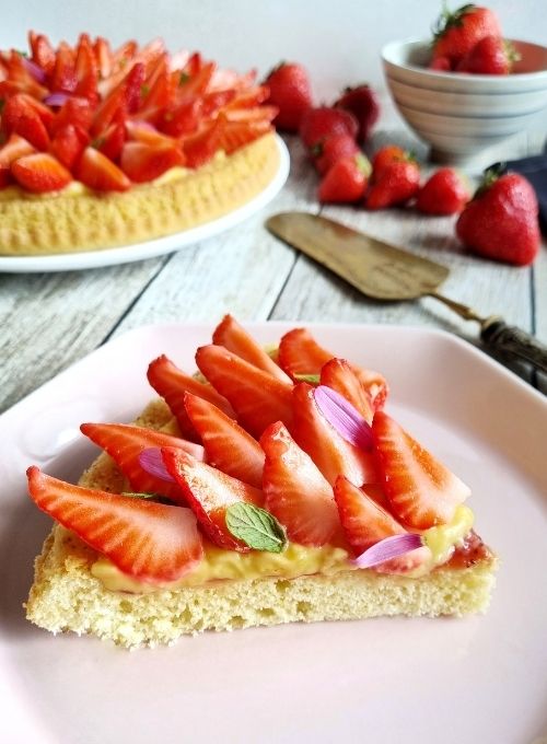 Crostata-fior-di-fragole-morbida-crema-pasticcera-confettura-fragole-sant'orsola