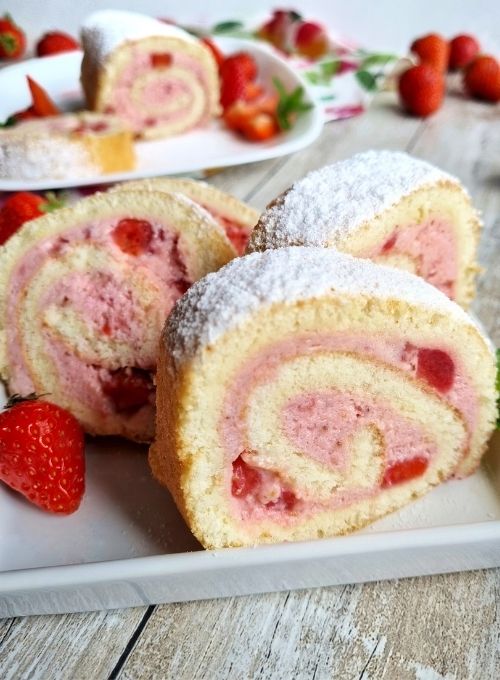 Rotolo-alle-fragole-e-panna-Sant'Orsola-ricetta-piccoli-frutti-di-bosco