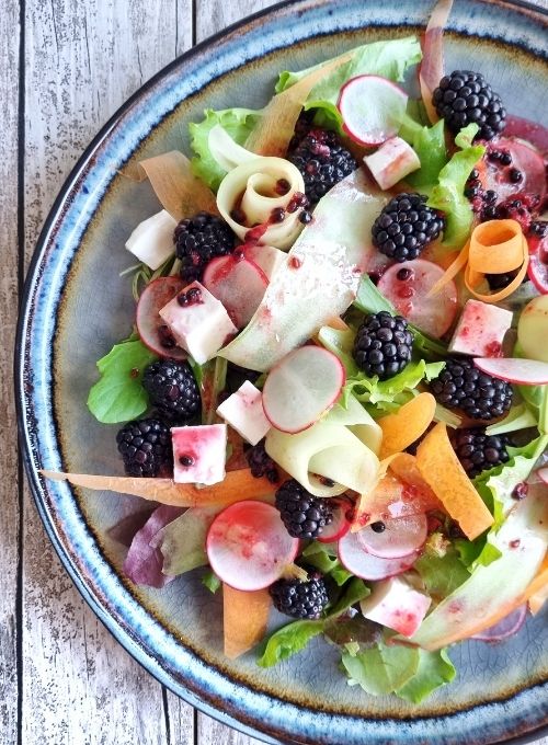 Insalata-estiva-more-primo-sale-vinaigrette-alle-more-frutti-di-bosco-Sant'Orsola-insalatona