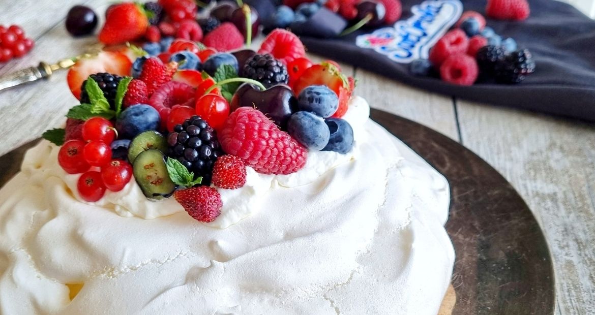 Pavlova-ai-frutti-di-bosco-ricetta-Sant'Orsola-Frutti-di-bosco