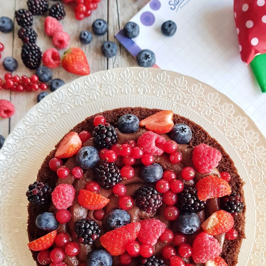 Torta-a-strati-multistrato-frutti-di-bosco-cioccolato-panna-lamponi-mirtilli-ribes-fragole-more-Sant'Orsola-piccoli-frutti