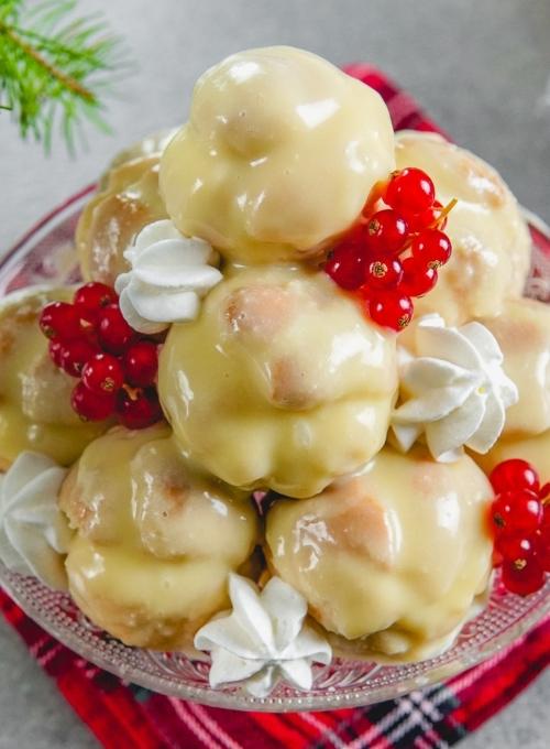 Profiteroles-cioccolato-bianco-frutti-di-bosco-LuCake-Sant'Orsola-ricette-natalizie-Natale