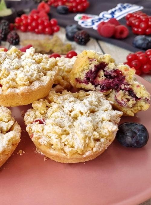 Crostatine-sbriciolate-frutti-di-bosco-piccoli-frutti-Sant'Orsola-more-mirtilli-lamponi-ribes