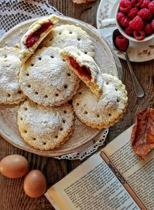 Biscotti-farciti-lamponi-senza-glutine-frutti-di-bosco-piccoli-frutti-SantOrsola