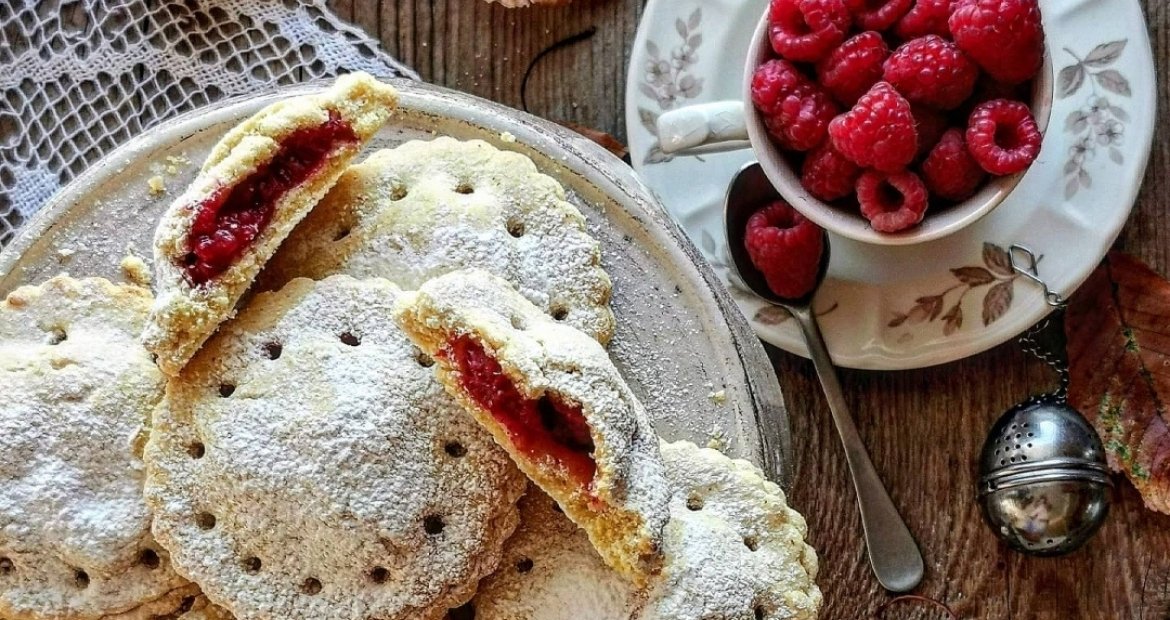 Biscotti-farciti-lamponi-senza-glutine-frutti-di-bosco-piccoli-frutti-SantOrsola