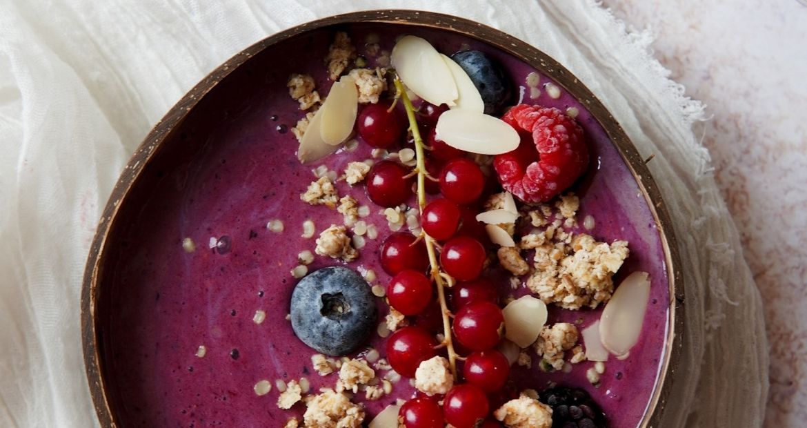 Smoothie-bowl-frutti-di-bosco-Sant'Orsola-ricetta-veloce