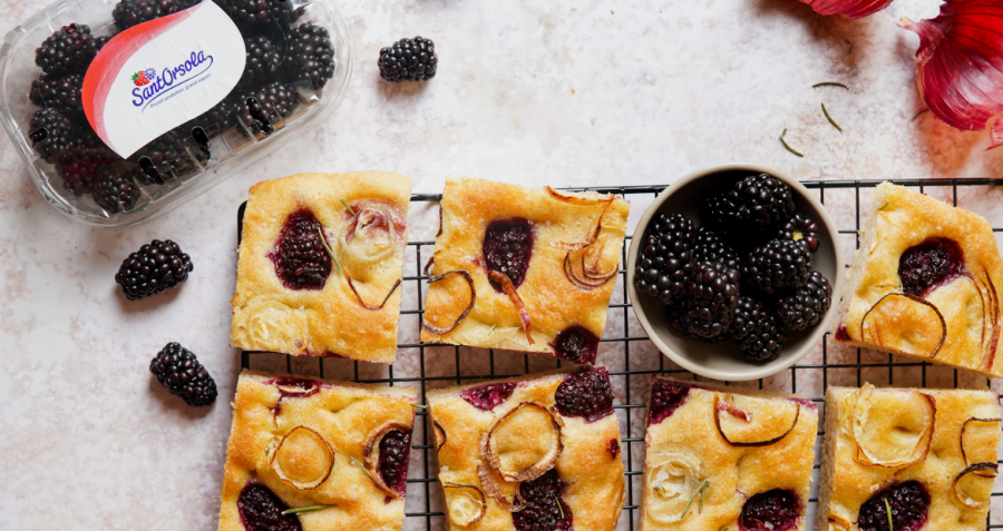 Ricetta-focaccia-cipolla-caramellata-more-Sant'Orsolav