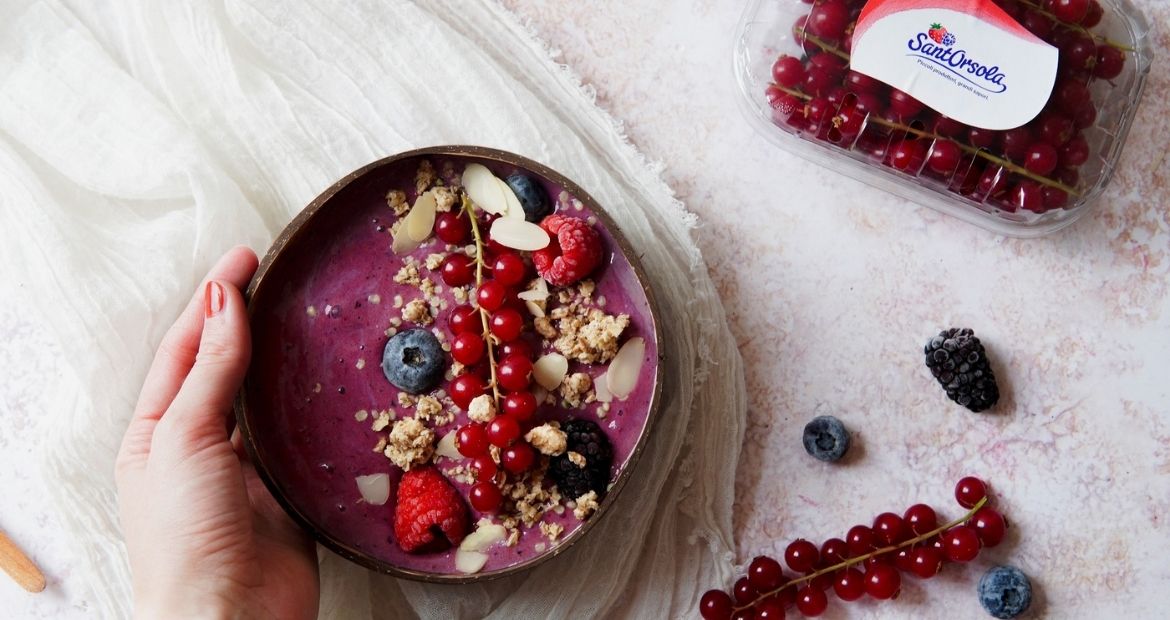 Smoothie-bowl-frutti-di-bosco-Sant'Orsola-ricetta-veloce