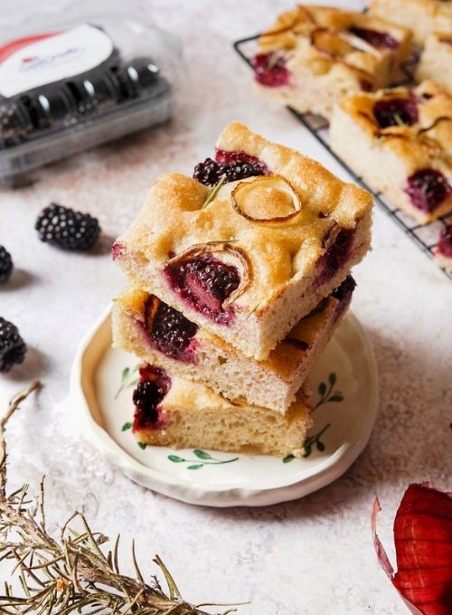 Ricetta-focaccia-cipolla-caramellata-more-Sant'Orsolav